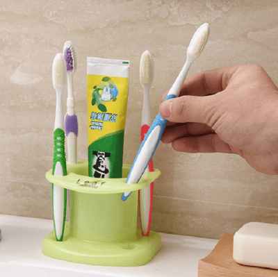 Семейна поставка за четки и паста за зъби